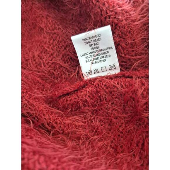 Love Tree Women's Sweater Size L Red Fuzzy Eyelash Holiday Christmas Long Sleeve - Picture 5 of 8